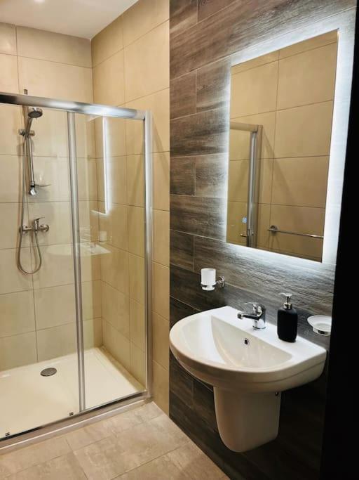 Apartment Sliema, Apt7, Stylish 2 Bedroom With Parking